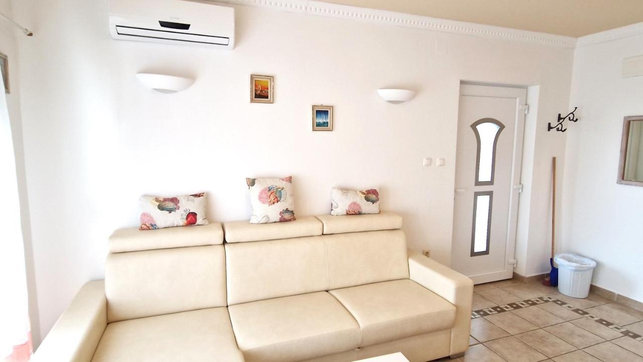 Apartment Damijan Krk Town Exterior photo