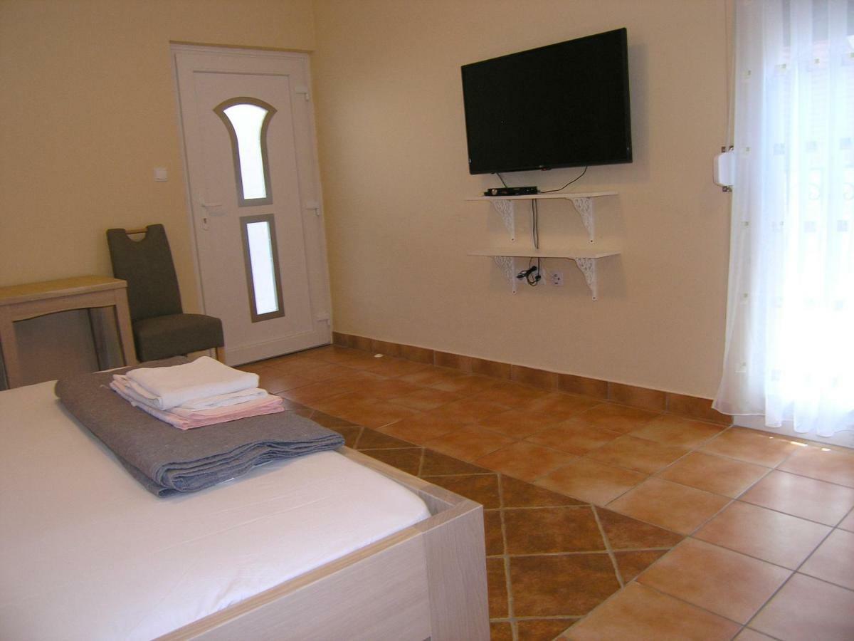 Apartment Damijan Krk Town Exterior photo